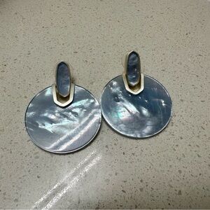 Kendra Scott Didi Silver Statement earrings in a blue/silver color, beautiful!